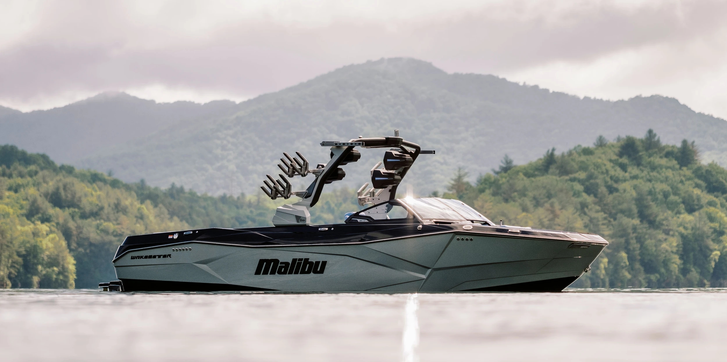 Malibu Boats 26 LSV Exterior
