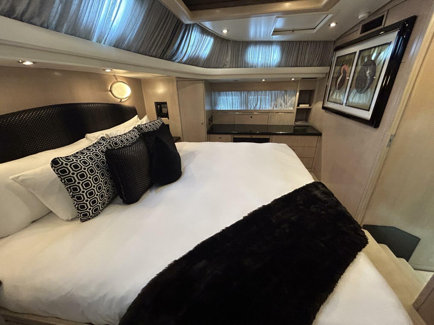 Interior del Palmer Johnson 110 Cruising Sloop
