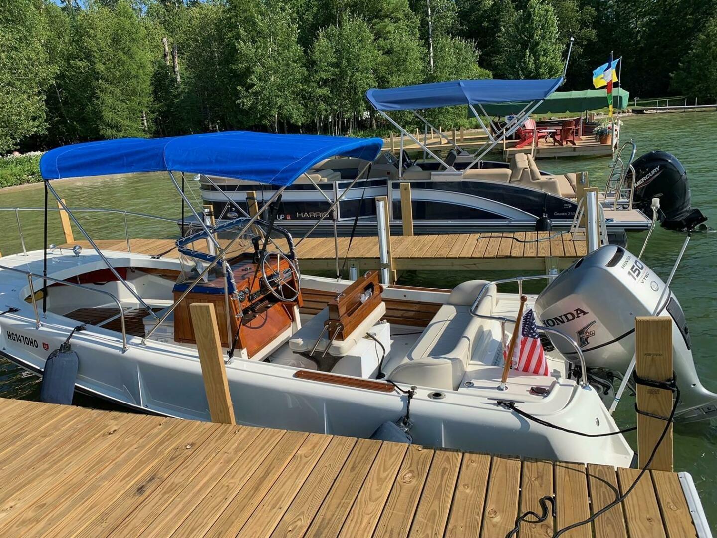 Boston Whaler 21 Outrage Rib Side