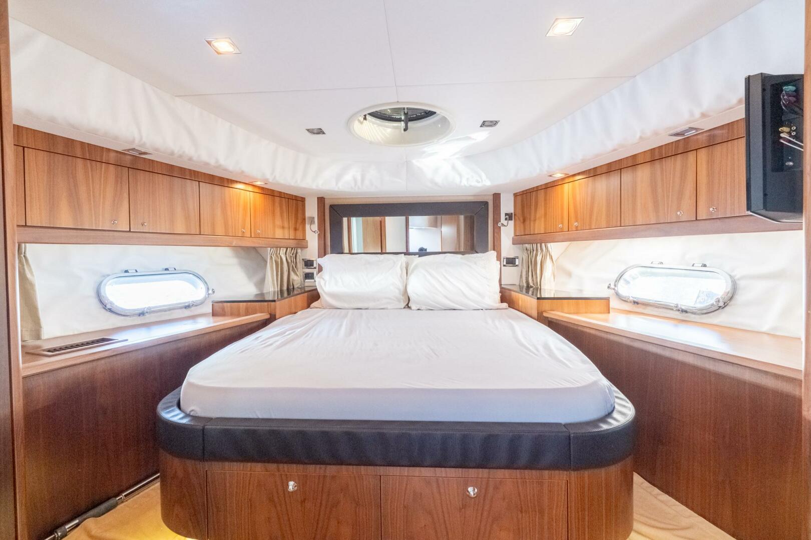 Sunseeker Manhattan 60 Interior