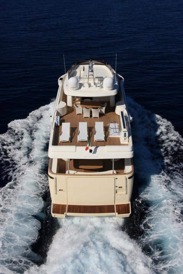 Außenbereich der Custom Line Navetta 26