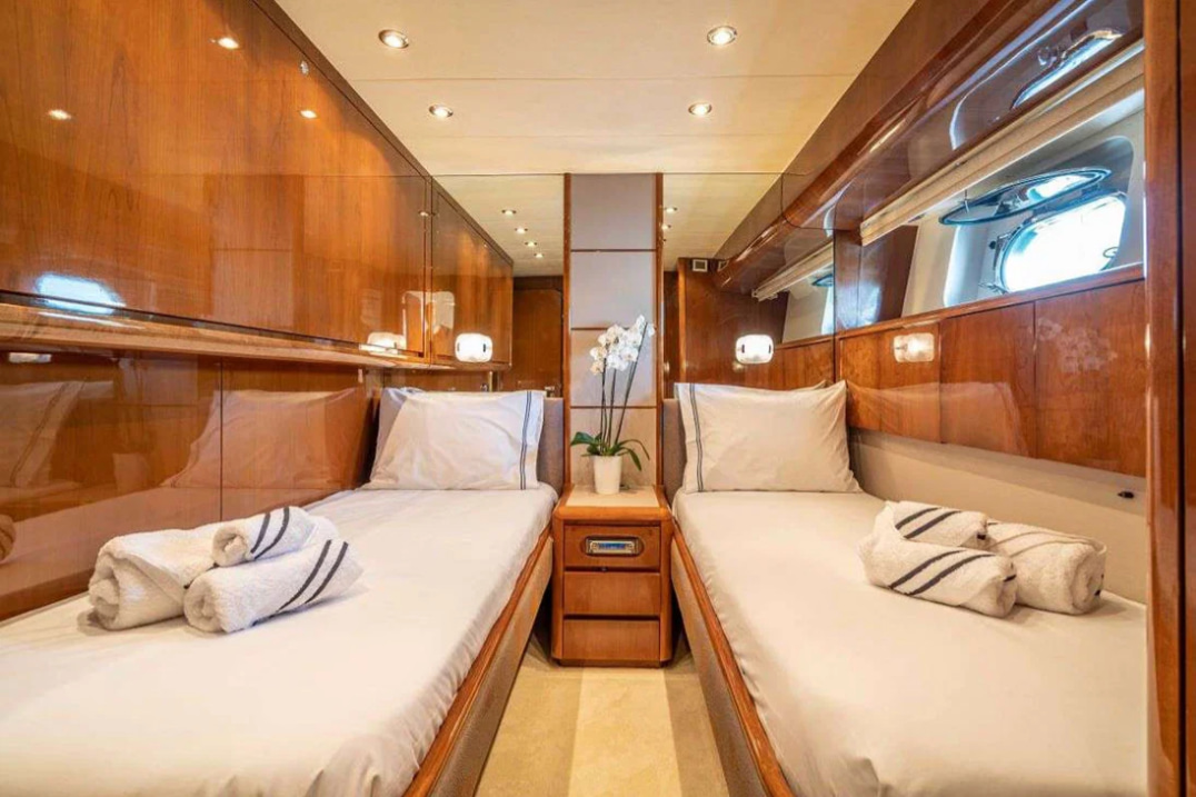 Interior del Falcon 86
