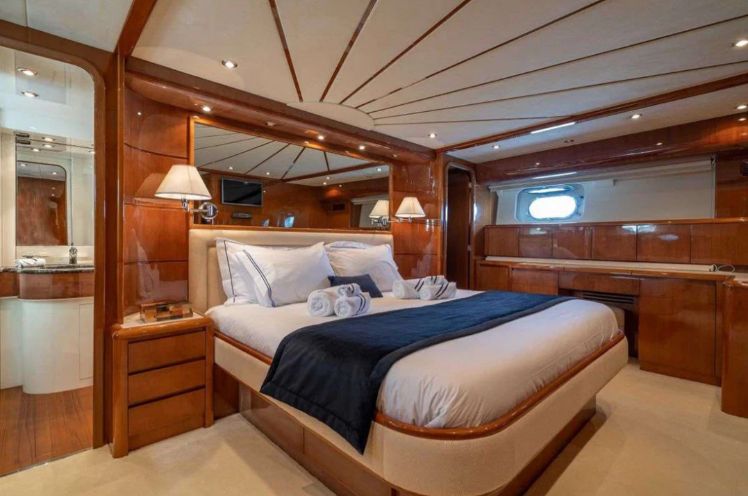 Interior del Falcon 86