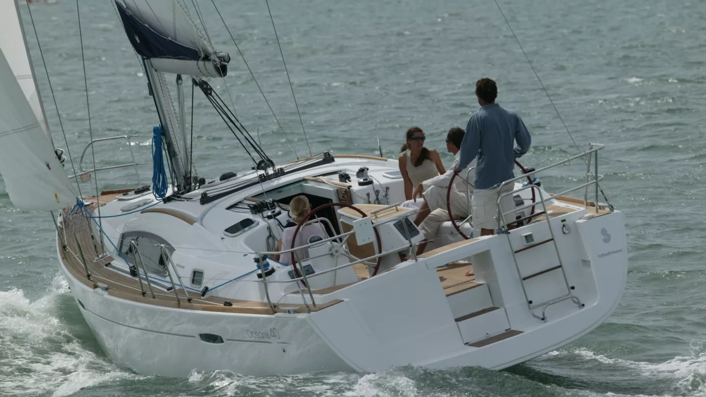 Beneteau Oceanis 40 Exterior