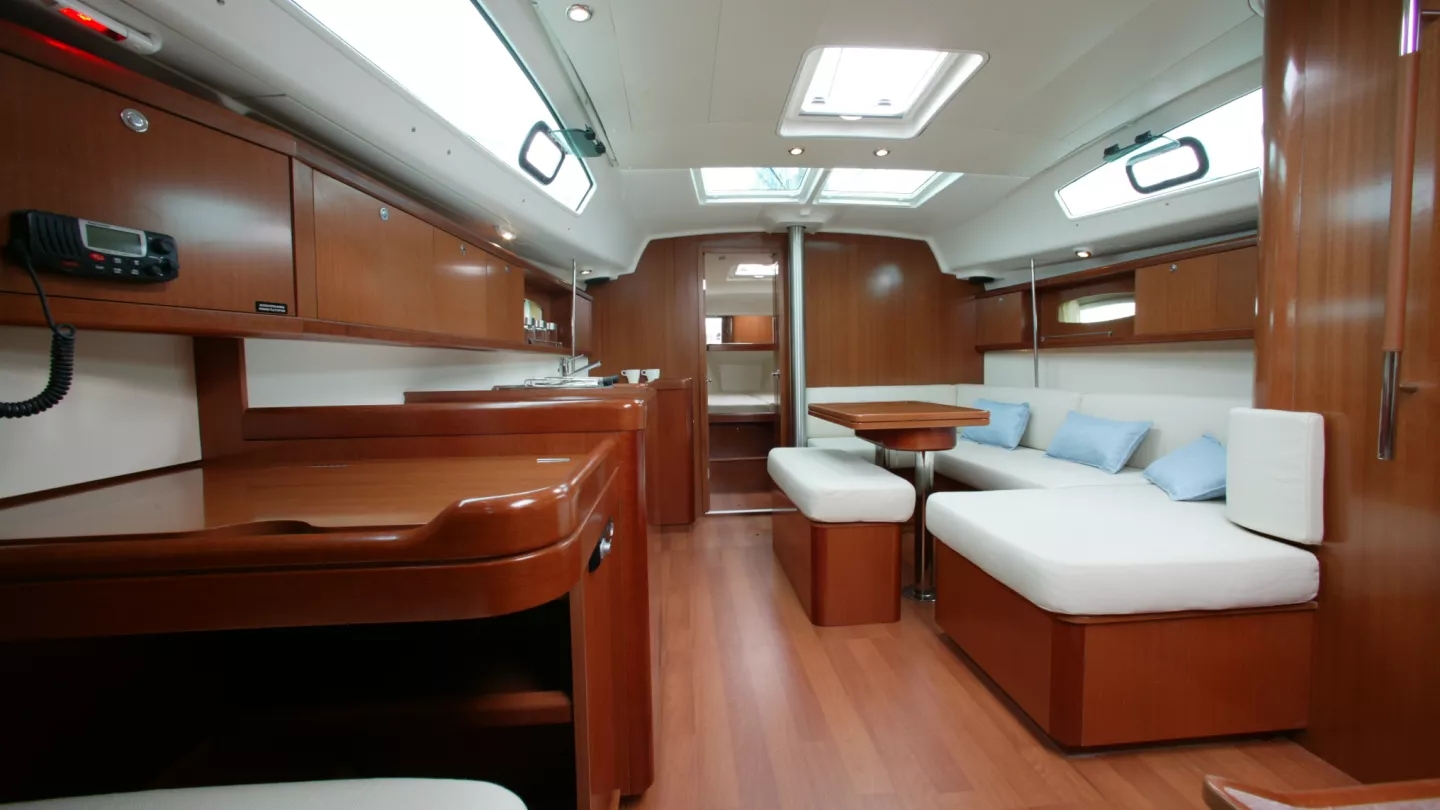 Beneteau Oceanis 40 Interior