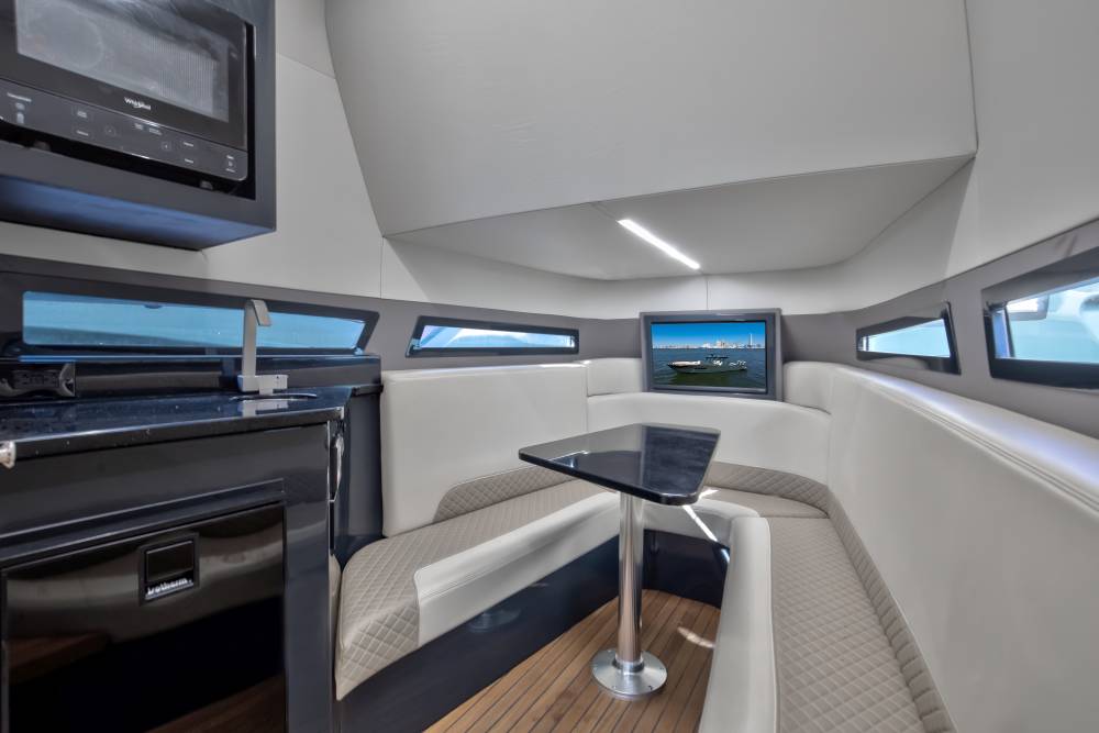 Interieur van de Buddy Davis 47 Center Console
