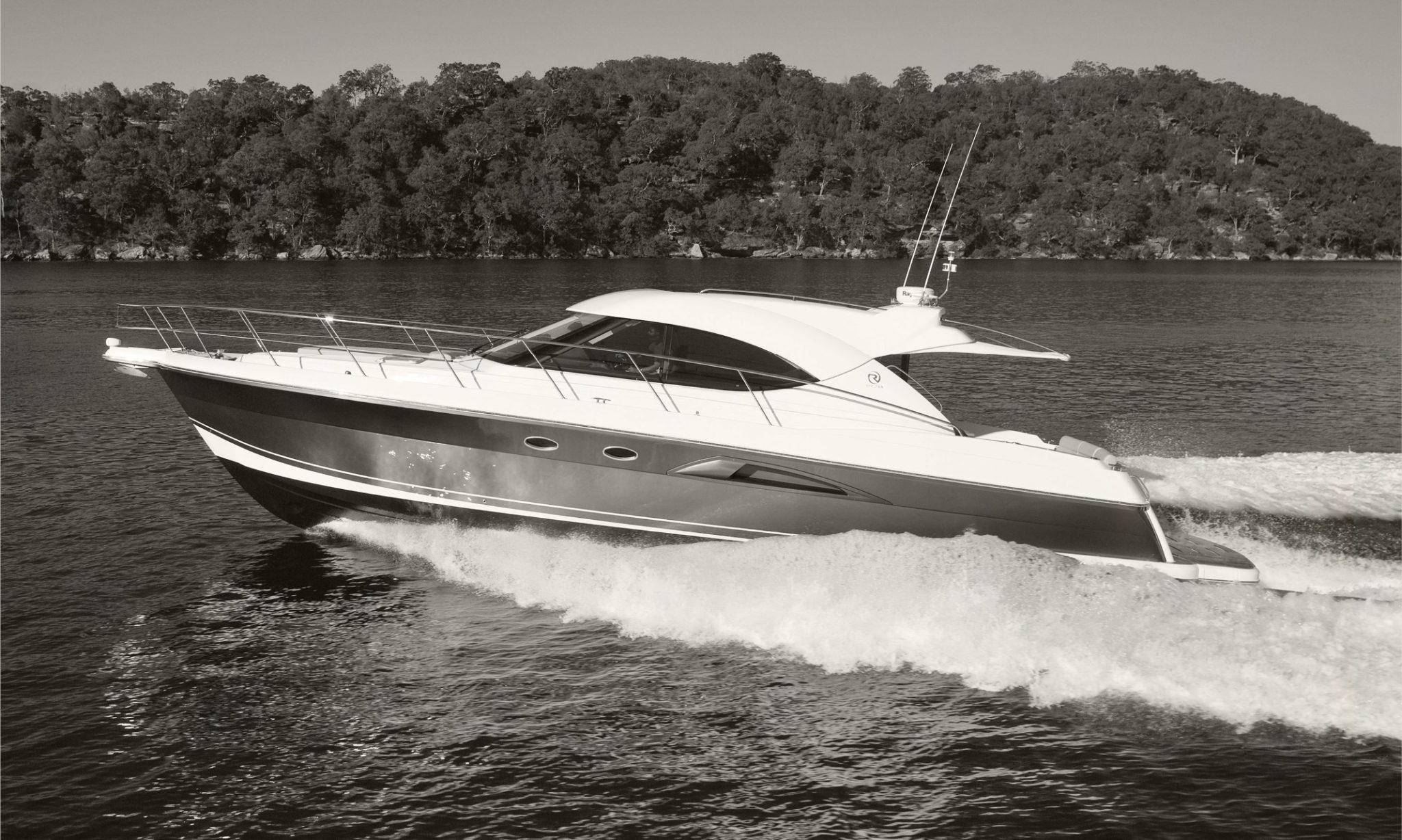Riviera 5000 Sport Yacht