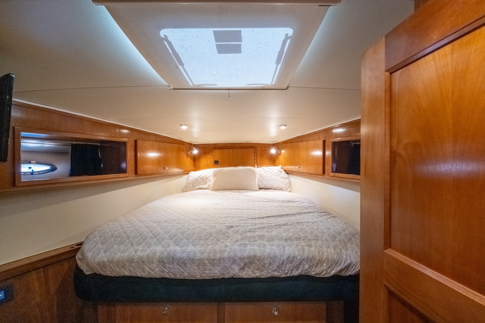 Navigator 5700 Interior