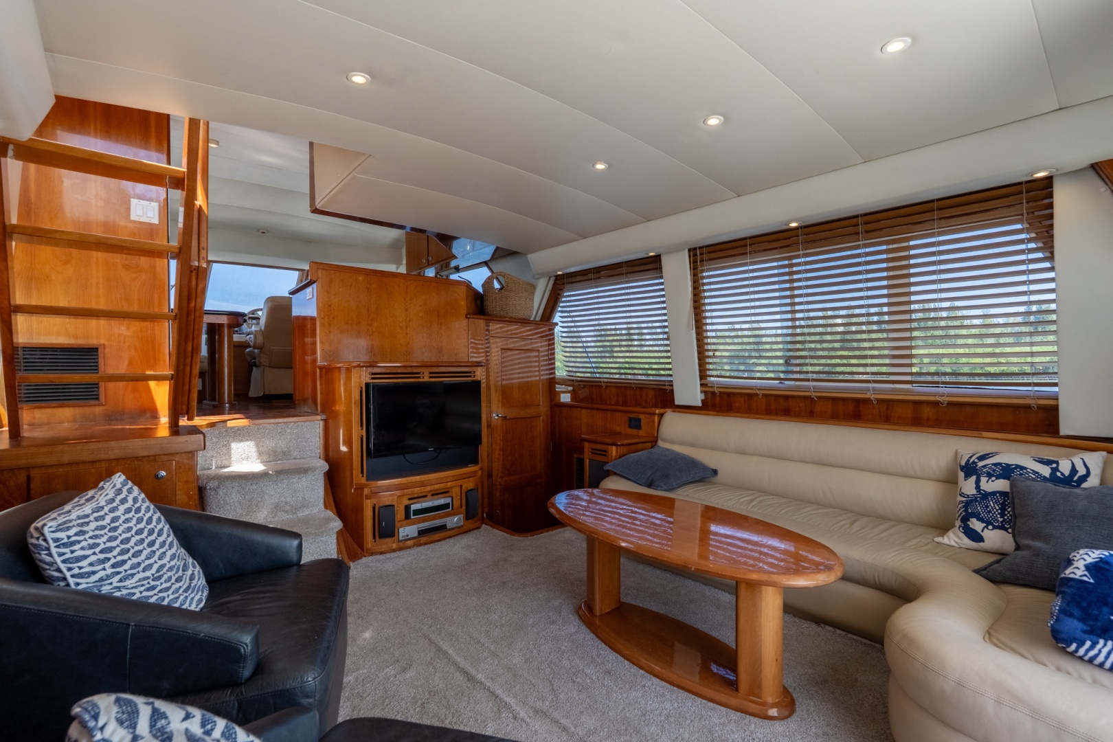 Navigator 5700 Interior