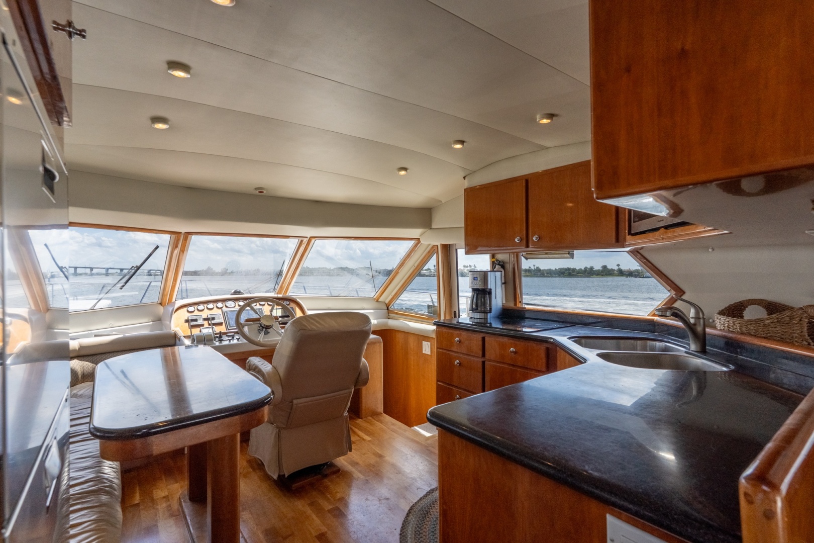 Navigator 5700 Interior