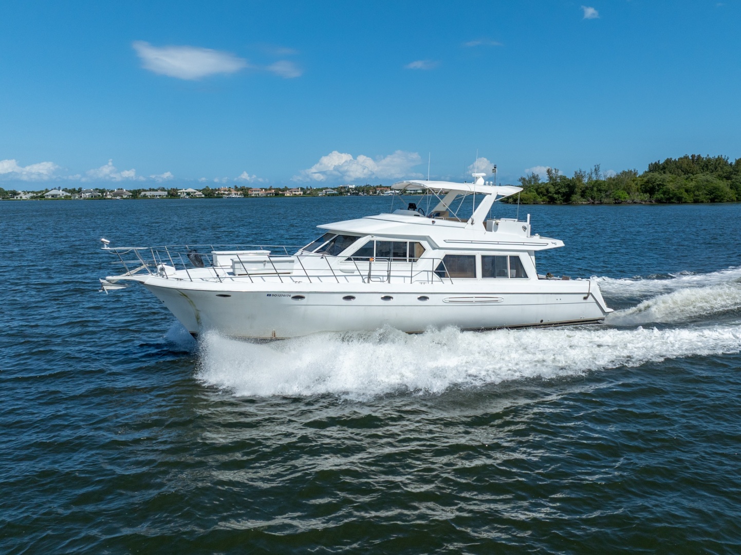 Navigator 5700 Exterior
