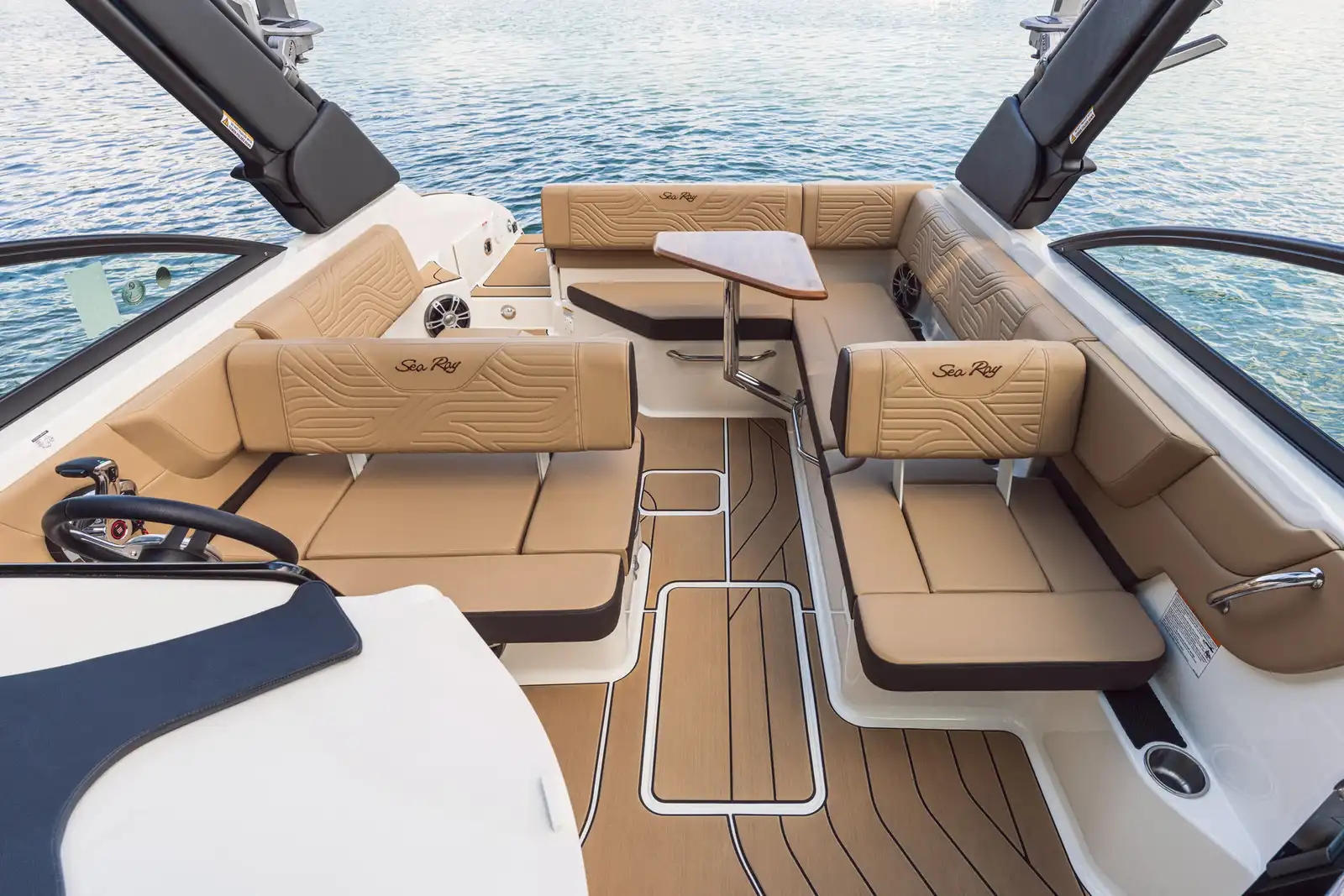 Sea Ray SDX 250 Surf Interior