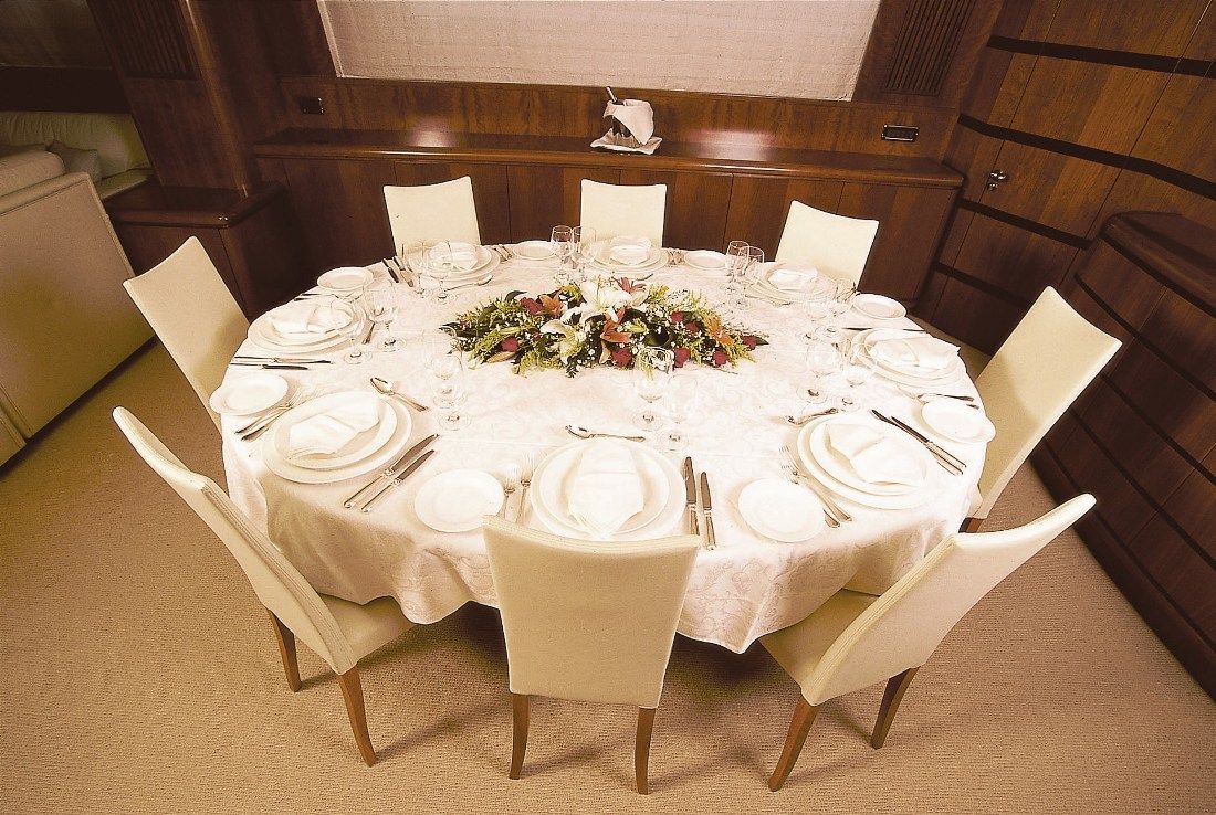Interior del Falcon 30M