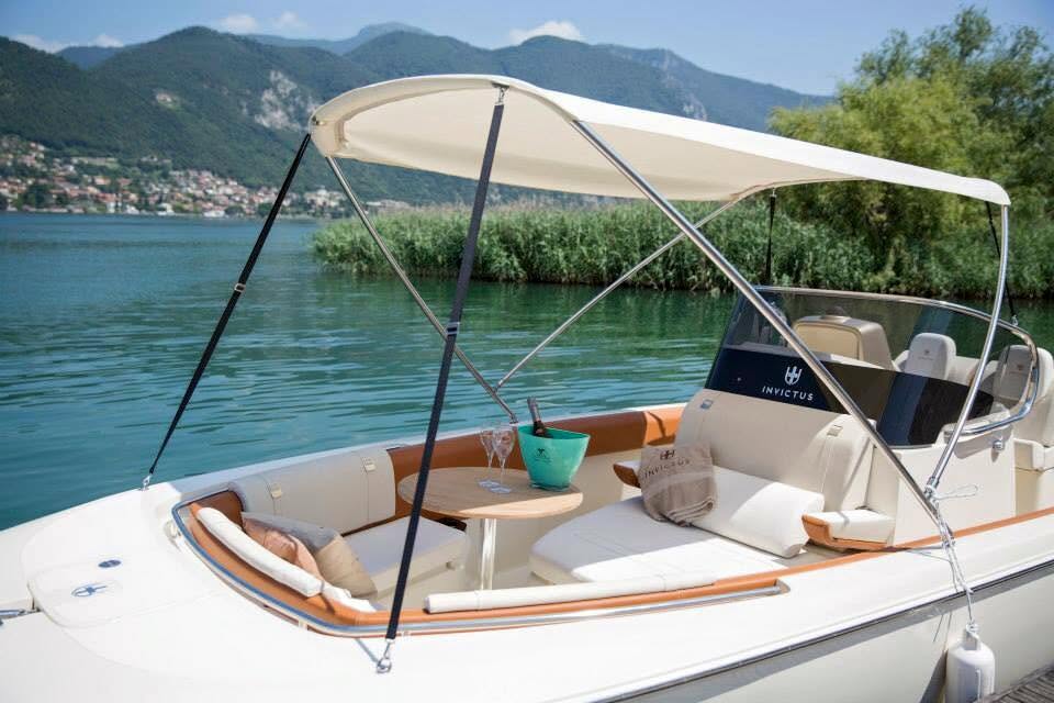 Innenbereich der Invictus Yachts 270 FX