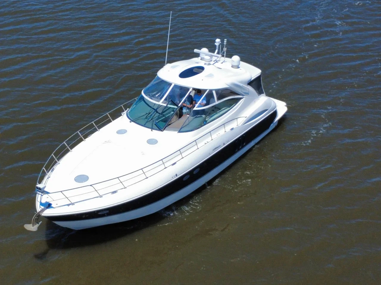 Cruisers Yachts 520 Express
