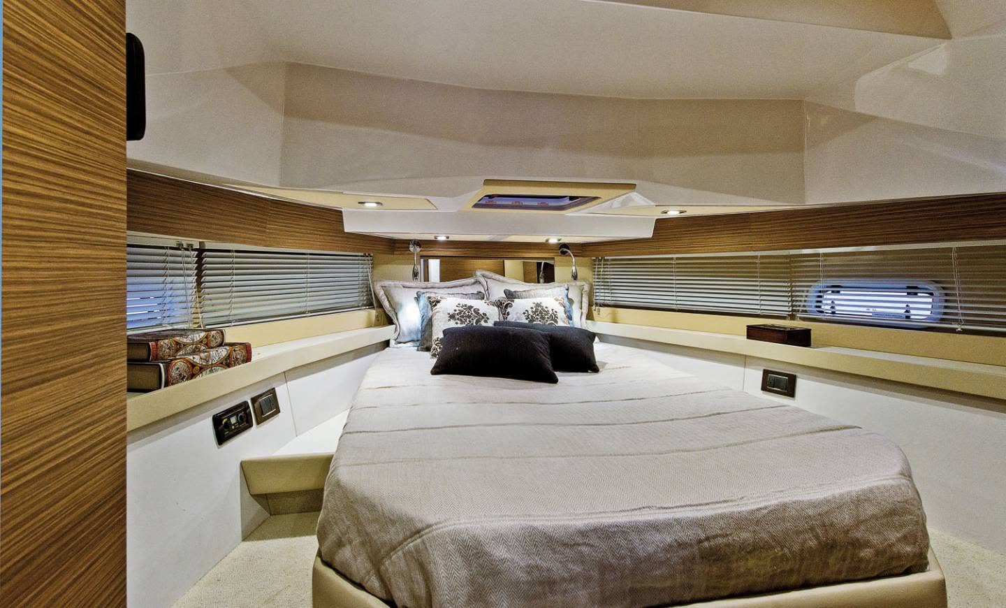 Interni del Azimut Verve 40