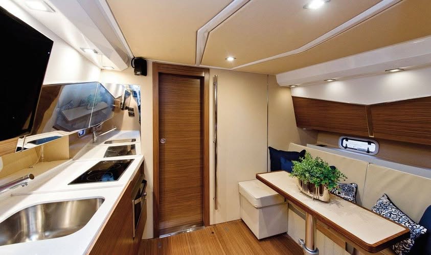 Interni del Azimut Verve 40